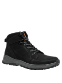Botín negro de cuero y textil para hombre, ideal para uso diario o actividades al aire libre. Diseño robusto.
