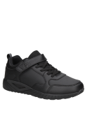 Zapatilla colegial negra para niño, robusta, con cordones y velcro para ajuste personalizado y soporte diario.