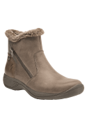 Botín de cuero café para mujer, diseño robusto con lengüeta alta que cubre el tobillo, ideal para invierno.
