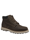Botín marrón de cuero gamuzado para hombre, ideal para actividades al aire libre, con diseño robusto y detalles cuidados.