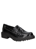 Zapato de charol negro para mujer, diseño mocasín en cuero con patrón de cocodrilo, tira decorativa clásica en el empeine.