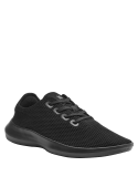 Calzado casual negro de hombre, con cordones para ajuste personalizable y soporte en actividades urbanas.