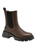 Botín Chelsea de cuero café para mujer, con caña alta y elásticos laterales, ideal para uso urbano y casual.
