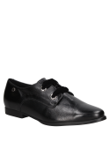 Zapato negro de cuero para mujer, perfil bajo y versátil, suela delgada y robusta, adecuado para uso diario.