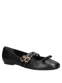 Zapato ballerina negro de cuero, estilo casual, con superficie lisa y lazo que complementa su apariencia delicada.