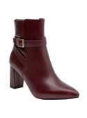 Botín de cuero burdeos para mujer, estilo casual moderno con hebilla decorativa, ideal para ocasiones semi-formales.