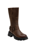 Bota de cuero café para mujer con caña alta y correa con hebilla en el empeine, estilo casual urbano robusto.