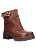 Botín de cuero café para mujer, estilo casual y utilitario, con tacón cuadrado y suela gruesa para un look moderno.