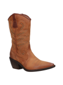 Bota camel de cuero para mujer con estilo vaquero y tachas, ideal para moda casual y eventos formales.