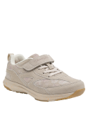 Zapatilla beige de estilo moderno con detalles en costura, combinando funcionalidad y diseño clásico.