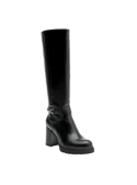 Bota negra de cuero para mujer con diseño elegante, caña alta y acabado liso, ideal para ocasiones formales.