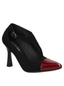Zapato de taco alto negro para mujer, de cuero, elegante y sofisticado, ideal para eventos formales.
