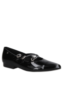 Zapato de mujer negro de charol, estilo clásico con punta afilada y dos correas con hebillas metálicas sobre el empeine.