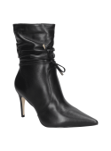 Botín negro de cuero para mujer con diseño elegante, tacón aguja y punta afilada, ideal para ocasiones formales.
