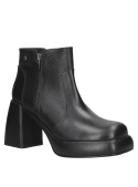 Botín casual de cuero negro para mujer, diseño moderno y funcional, ideal con jeans o faldas medianas.