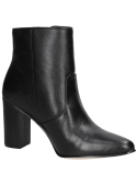 Botín negro de mujer en cuero, diseño elegante y sofisticado, ideal para uso diario con atuendos casuales o formales.