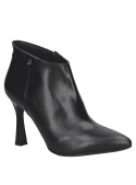 Botín negro de cuero para mujer, diseño contemporáneo con tacón alto y puntera moderna, combinable con atuendos casuales.