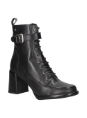 Botín de cuero negro, duradero y firme, excelente para temporadas frías y looks alternativos.