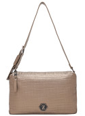 Cartera champán de PU con hebilla metálica y acabado similar al cuero.