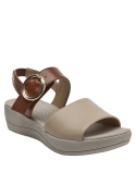 Sandalia de cuero para mujer multicolor, con diseño minimalista y textura lisa de alta calidad.