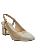 Clásico zapato de cuero beige para mujer, ideal para eventos formales y reuniones.