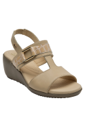 Sandalia de cuero liso beige con correa texturizada y hebilla dorada, perfecta para un look casual chic.