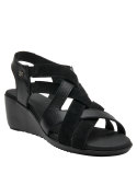 Sandalia de cuero negro, diseño elegante con detalles en gamuza y acabado mate.