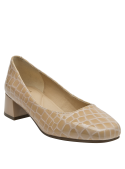 Zapato femenino de cuero beige, diseño minimalista y moderno, perfecto para oficina y reuniones elegantes.