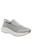 zapatilla versátil para combinar con ropa deportiva o casual