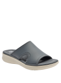 Calzado textil gris de mujer, diseño sobrio y moderno, ideal para ocasiones informales.