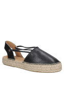 Alpargata negra de cuero para mujer, versátil y cómoda, ideal para paseos urbanos y reuniones casuales.