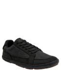 zapatilla negra de hombre adecuada para el día a día, ideal para salidas informales y paseos.