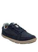 zapatilla azul para hombre estilo streetwear con detalles mínimos