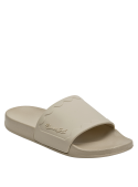Sandalia beige versátil para mujer, ideal para combinar con ropa veraniega.