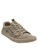 Zapatilla urbana taupe de hombre, textura rústica y robusta, adecuada para ocasiones informales.