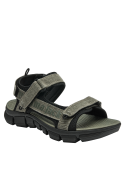 Sandalia verde versátil para hombre, combinable con ropa casual y perfecta para ocio.