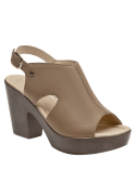 sandalia de cuero café para mujer con diseño minimalista y hebilla ajustable al tobillo