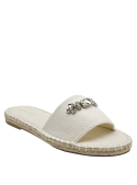 Alpargata boho-chic de mujer, diseño simple en beige, perfecta para un look minimalista.