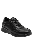 Zapatilla de cuero negro con diseño elegante, perfecta para combinar con jeans o pantalones formales.