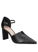 Elegante zapato de mujer negro con taco grueso, perfecto para combinar con atuendos formales.