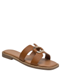 Sandalia camel de cuero para mujer, estilo casual, versátil para diferentes conjuntos.