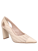 Zapato de cuero beige para mujer, estilizado y estable, combina con pantalón sastre o jeans.