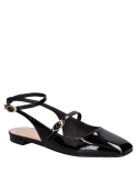 Ballerina negra de cuero, diseño elegante y cómodo, perfecta para un look casual o profesional.