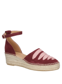 Calzado casual burdeo para mujer, cuero y cuña que estiliza.