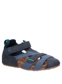 Zapato infantil azul sintético con forro PU y acabado de fácil mantenimiento.
