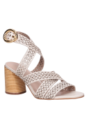 Sandalia de taco bloque en cuero blanco, estilo casual con una pisada firme y cómoda.