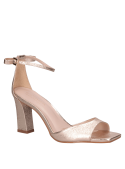 Sandalia de taco bloque dorada en cuero con punta abierta y diseño minimalista para mujer.