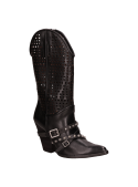 Bota de cuero negro con taco bloque, aporta un toque rock chic al combinar con pantalón sastre.