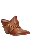 Zapato de cuero camel para mujer, sofisticado y versátil, se adapta a trajes sastre y faldas midi.