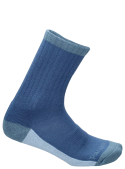 Calcetines celestes unisex mostrando elasticidad y suavidad al tacto.